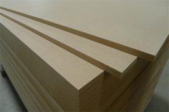 密度板和实木刨花板对比，你会发现它们之间的优缺点